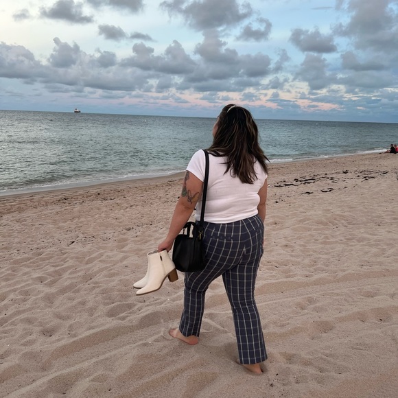 Meet your Posher, Gabi! - Picture 3 of 8